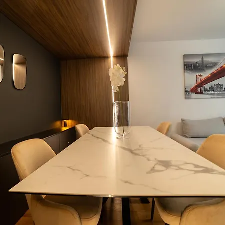 Lägenhetshotell Storyland Braşov