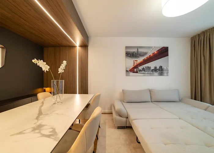 Storyland アパートホテル 4*