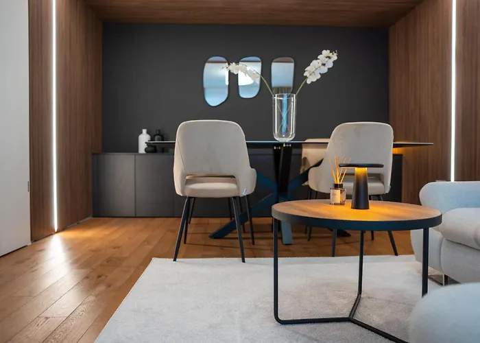 Storyland アパートホテル